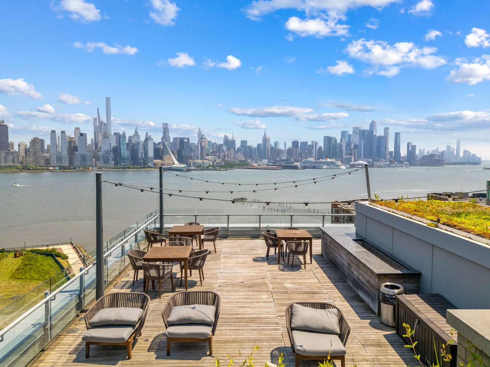 Terrace with the Manhattan skyline across the Hudson